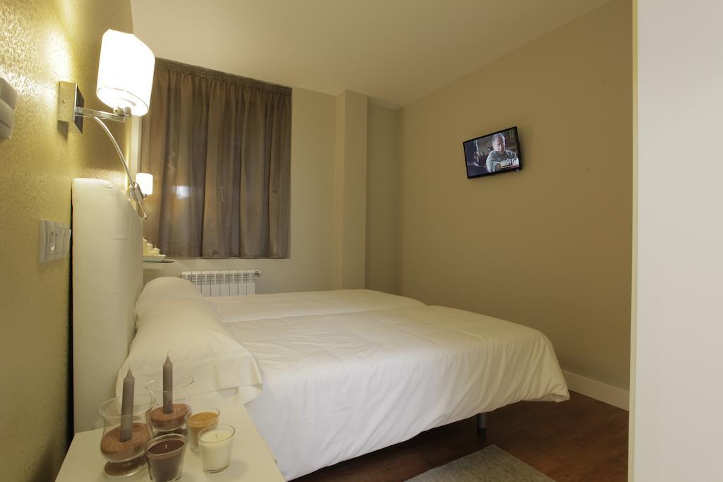Hotel Rosal Овьедо Экстерьер фото