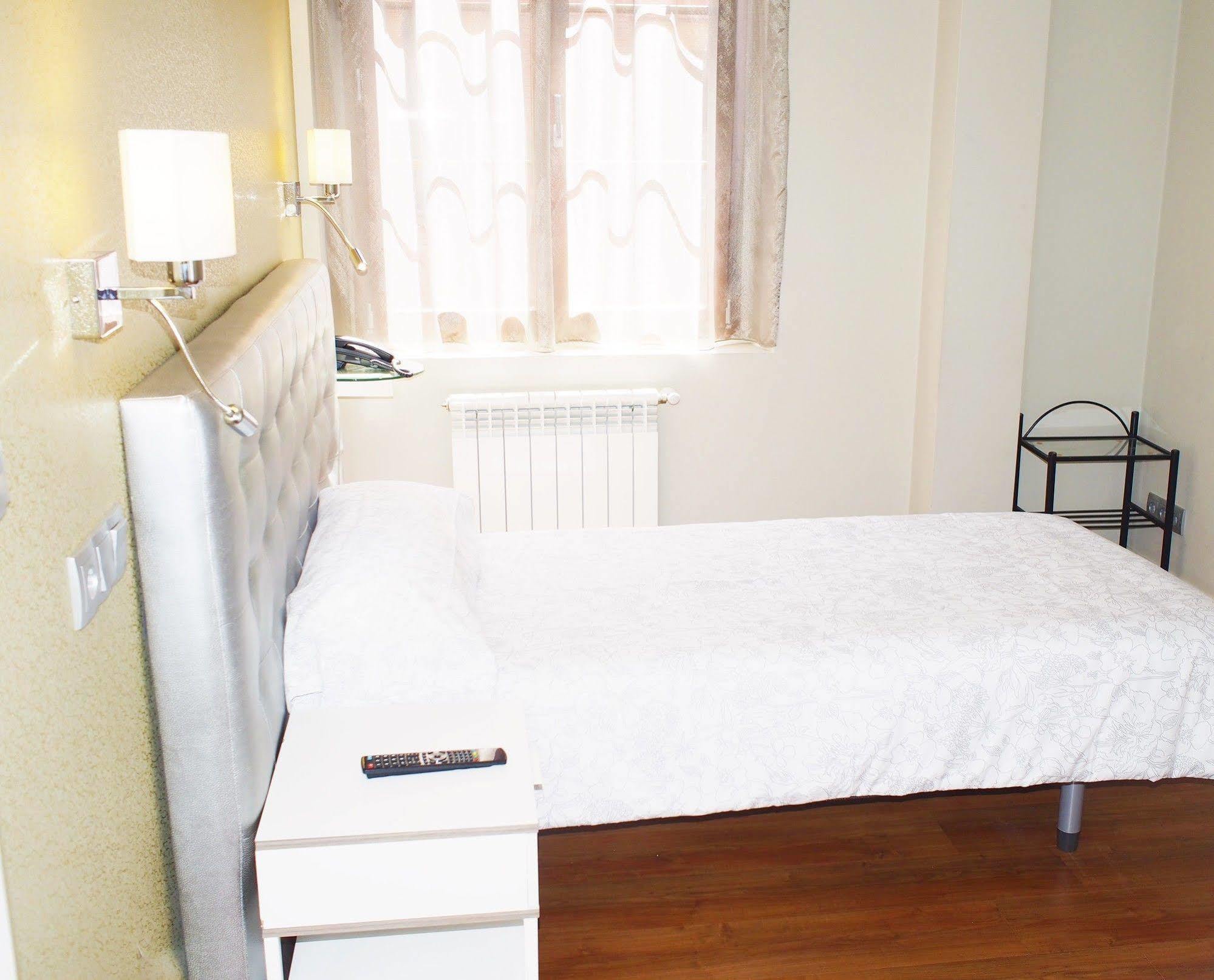 Hotel Rosal Овьедо Экстерьер фото