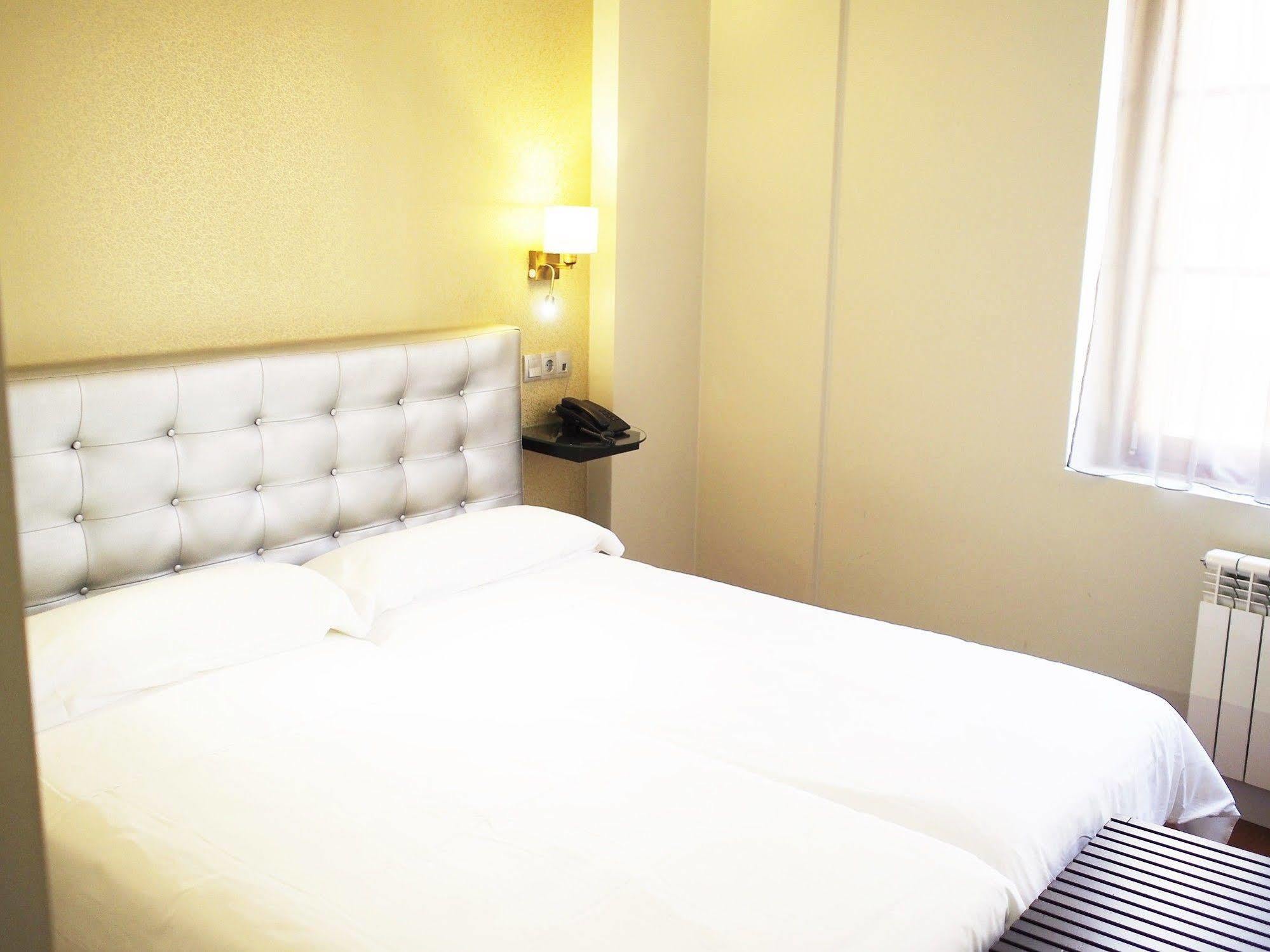Hotel Rosal Овьедо Экстерьер фото