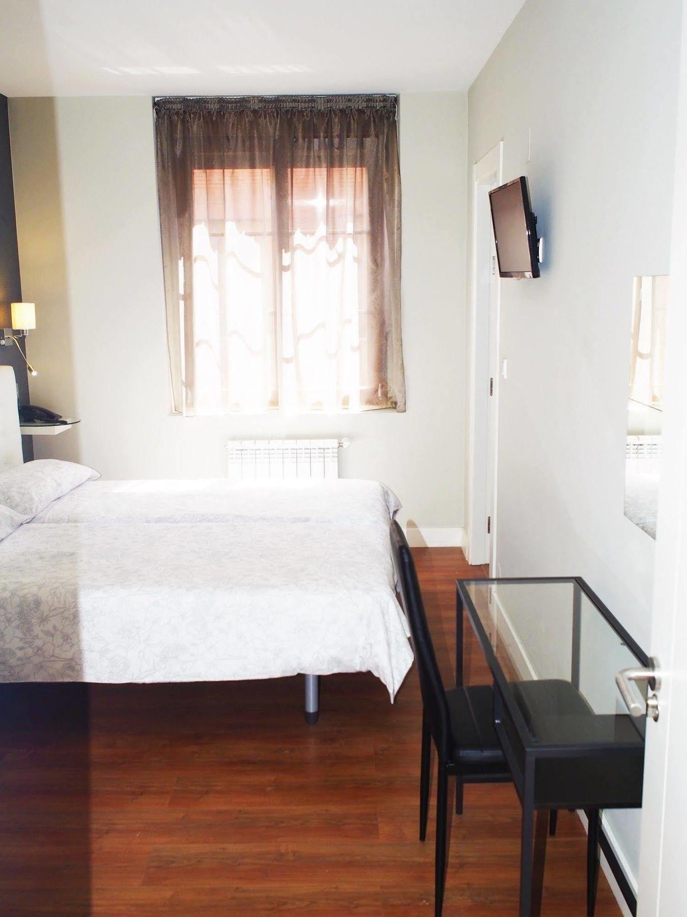 Hotel Rosal Овьедо Экстерьер фото
